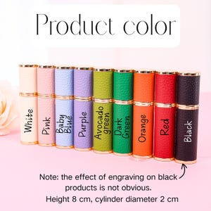 May include: A collection of cylindrical perfume bottles in various colors, including white, pink, baby blue, purple, avocado green, dark green, orange, red, and black. Each bottle is labeled with its color and has a gold-colored cap. The height is 8 cm, and the cylinder diameter is 2 cm.
