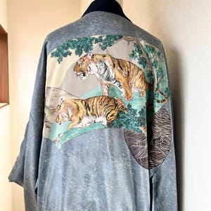 good condition, japanese, antique kimono, for men,  kimono robe ,  samurai jacket, Dressing gown, Present, for him, free shipping, tiger、