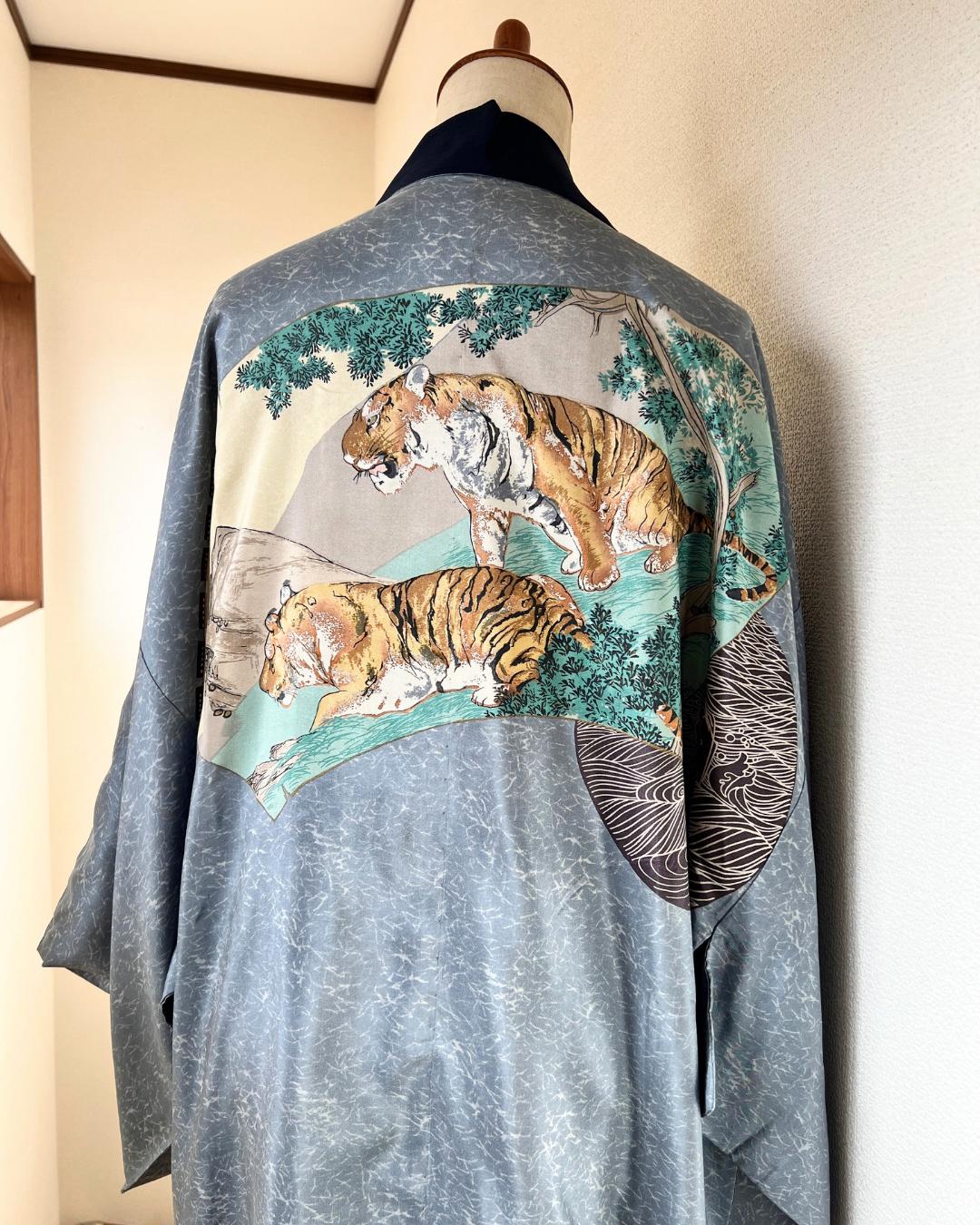 good condition, japanese, antique kimono, for men, kimono robe, samurai jacket, Dressing gown, Present, for him, free shipping, tiger,