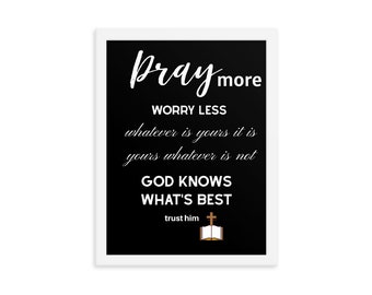 Bid meer, zorg minder, ingelijste poster met christelijk decor