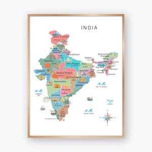 Könnte beinhalten: Eine gerahmte Karte von Indien, die die Bundesstaaten des Landes in verschiedenen Farben zeigt. Die Karte enthält Beschriftungen für Bundesstaaten, Städte und geografische Merkmale, mit dem Wort "INDIA" oben. Der Rahmen ist hellbraun.