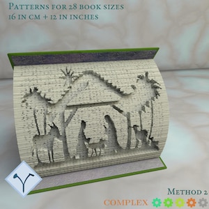Peut inclure: Un livre ouvert avec une scène de nativité découpée. Les pages sont finement sculptées pour représenter la sainte famille, des animaux et des palmiers. Le texte sur le livre indique "PATTERNS FOR 28 BOOK SIZES 16 IN CM + 12 IN INCHES".