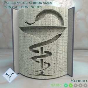 Könnte beinhalten: Ein Buch mit einem 3D-Papierbastel-Design eines medizinischen Symbols, des Caduceus, das durch Falten der Seiten hergestellt wird. Der Titel "PATTERNS FOR 28 BOOK SIZES 16 IN CM + 12 IN INCHES" befindet sich oben auf dem Buch. Der Text "METHOD 2" und "BASIC" befindet sich unten auf dem Buch.