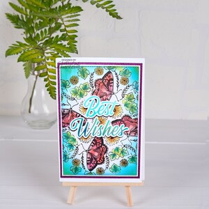 Freundschaft, danke, beste Wünsche, handgemachte Karte, handgestempelter bunter Schmetterlingskranz, gestempelter Einleger, 12 cm x 17 cm handgefertigte Karte