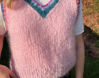 Débardeur rose en mohair - Bordure colorée, douce et faite main