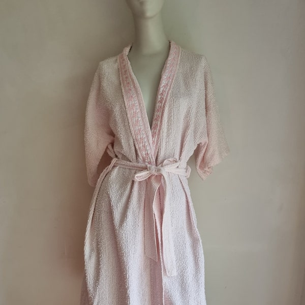 Fluffy Terry Towel 1990's Made in Australia Chenille Bathrobe Retro Short Robe Vintage Dressing Gown in Pale Pastel Pink