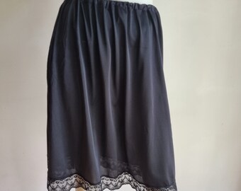 Simple 1980's Vintage Black Lace Trim Half Slip Skirt Petticoat