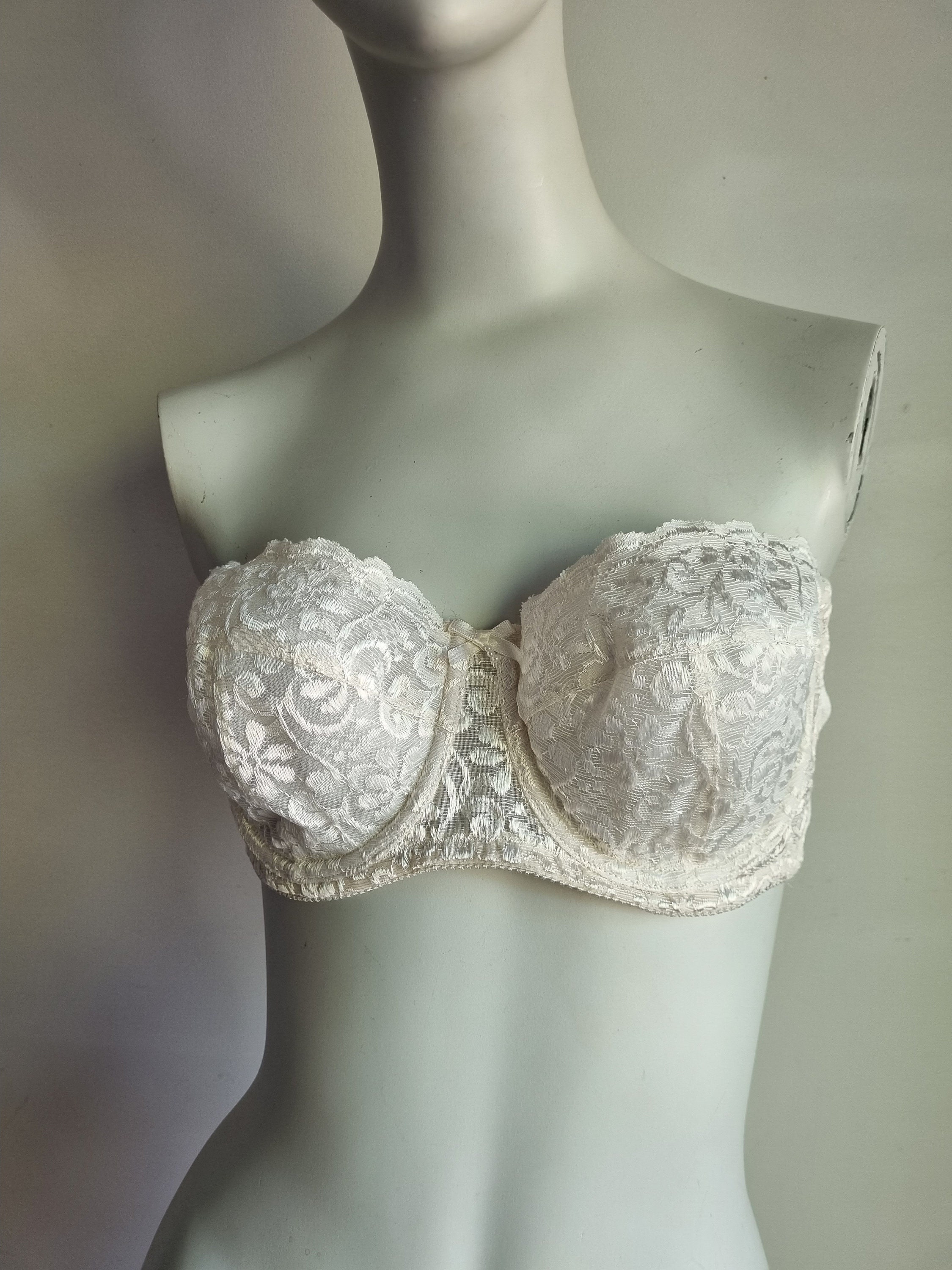 Fine Lines Strapless 90's Bra White Lace Sculpted Cups 