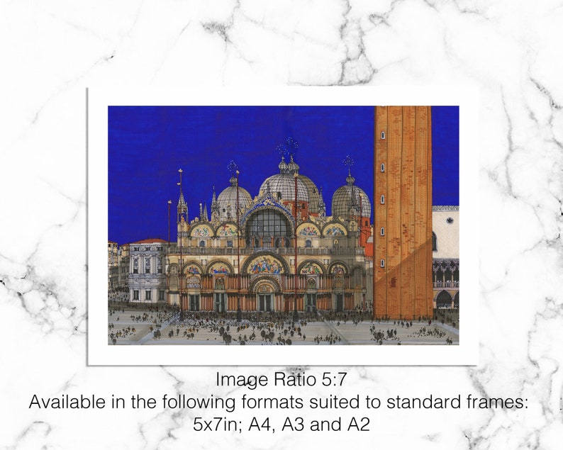 Puede incluir: Una impresi&oacute;n detallada de la bas&iacute;lica de San Marcos en Venecia, Italia, con un cielo azul profundo de fondo. La obra presenta las c&uacute;pulas de la bas&iacute;lica, una arquitectura intrincada y un alto campanario. Disponible en formatos 5x7in, A4, A3 y A2.