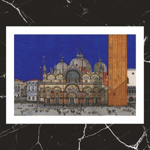 Puede incluir: Una impresi&oacute;n art&iacute;stica que representa la bas&iacute;lica de San Marcos en Venecia, Italia, con sus c&uacute;pulas y fachada ornamentadas. La obra presenta un cielo azul profundo y una plaza bulliciosa llena de gente. Se ve un alto campanario de ladrillo.