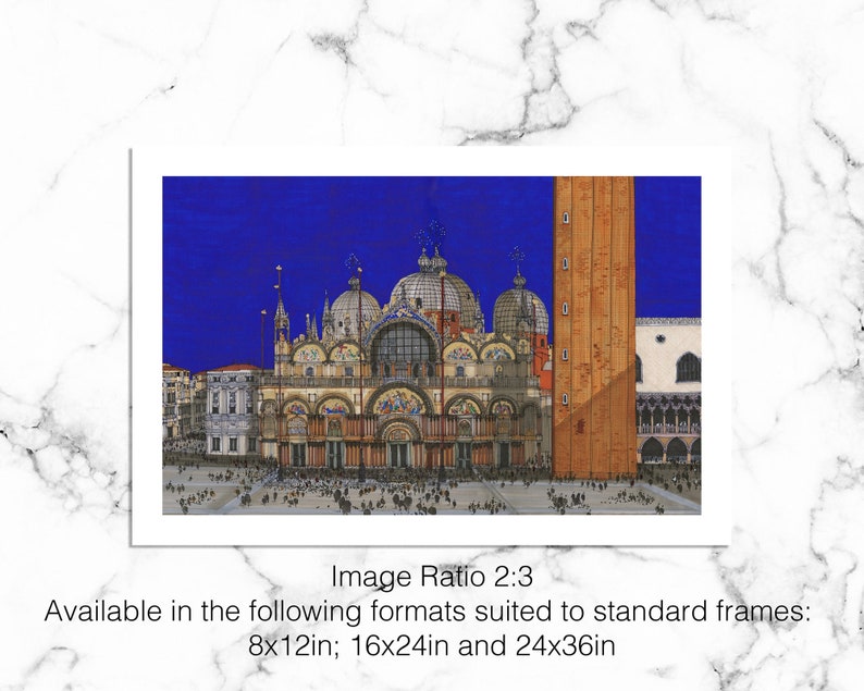 Puede incluir: Una impresi&oacute;n de la bas&iacute;lica de San Marcos en Venecia, Italia, bajo un cielo azul profundo. La obra de arte presenta detalles arquitect&oacute;nicos y una multitud animada. La relaci&oacute;n de aspecto es 2:3 y est&aacute; disponible en formatos de 20x30cm, 40x60cm y 60x90cm.