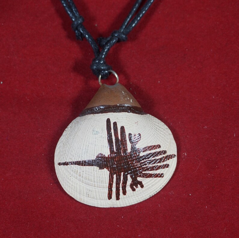 marina concha with design Line Nazca Condor Peruvian necklace