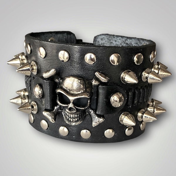 Large bracelet en cuir noir tête de mort, bracelet réglable punk rock à pointes, manchette gothique unisexe en cuir véritable noir, manchette soumise brutaliste