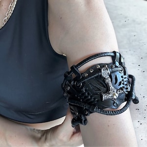 Thor hammer Mjolnir black leather armband, Cosplay leather arm cuff, Black viking hammer armlet, Warrior Armband, Mens scandinavian jewelry