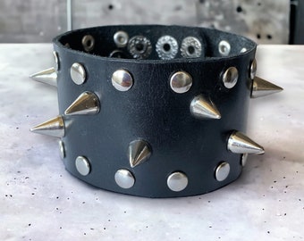 ゴールド×ブラックレザーメタルスタッズカフパンクブレスレット - Etsy 