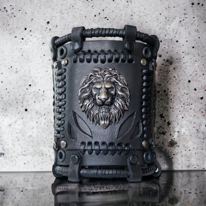 Pulsera ancha de cuero del Rey León, pulsera unisex con diseño de guitarra, pulsera de cuero genuino con cabeza de león, brazalete negro Leo, joyería de motociclista rockero