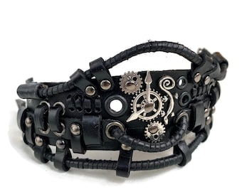 Steampunk Leather Cuff Bracelet with a Lizard, Gothic Gear Gecko Wristband, Lizard Lover Gift