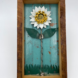 Reclaimed Wood Wall Art - Metal Flower - Blue Shiplap - Barn wood - Wire - Rustic - Daisy - Sunflower