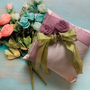 Blush Ringkussen met rozenlint, ringhouder, trouwdecoratie