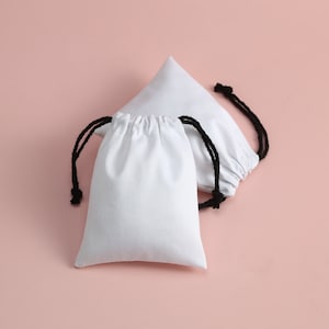 50 pcs pochettes blanches avec cordon de serrage sacs en coton blanc personnalisés petits sacs d'emballage de produit pochettes sacs de faveur de mariage chic