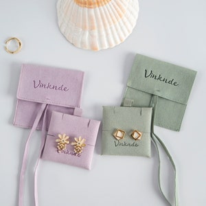 Bolsa de paquete de joyería de microfibra personalizada con tarjeta de inserción Logotipo impreso aretes pequeños collar bolsas de embalaje con logotipo ventas al por mayor