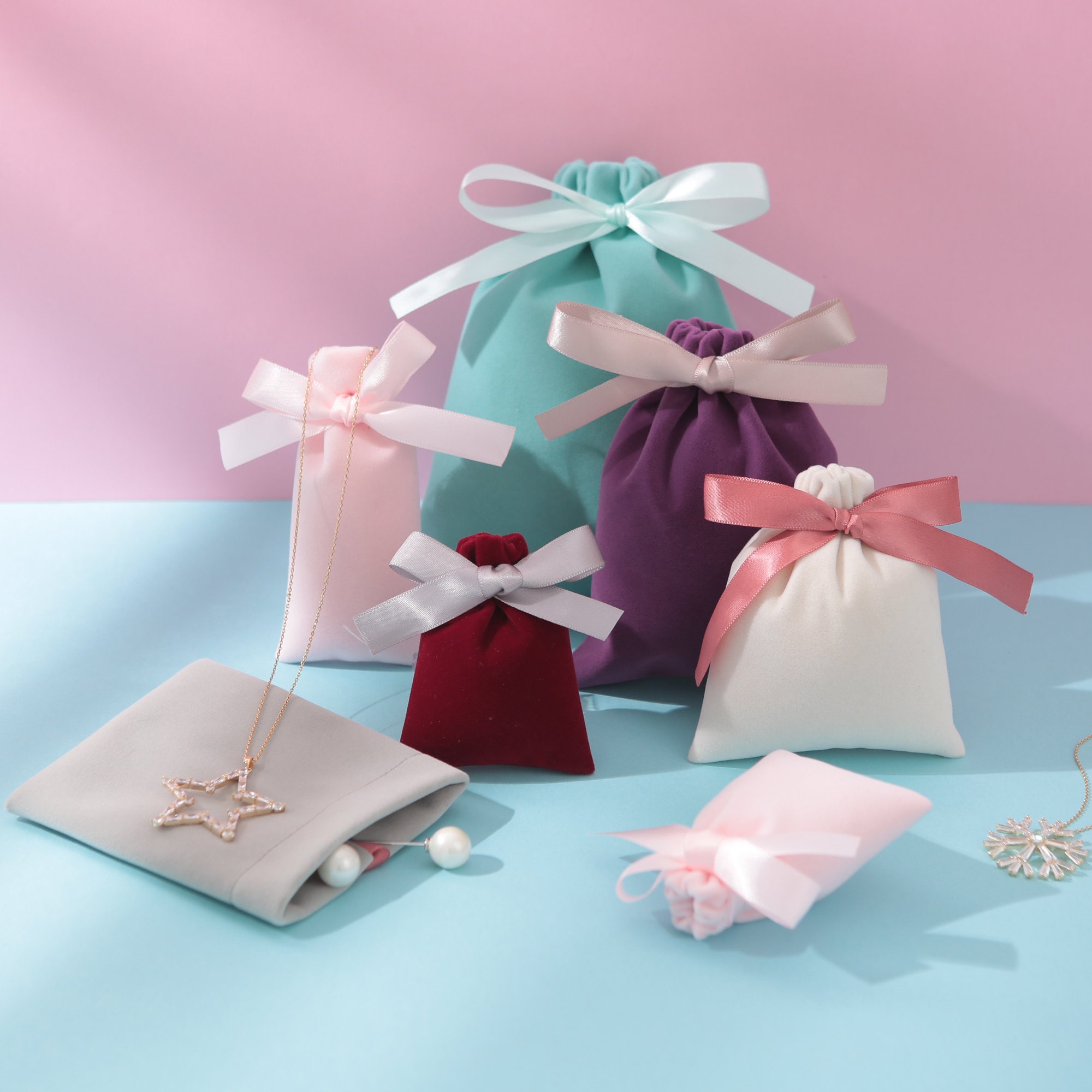 Acquista 50 sacchetti di organza da 7 x 9 cm. Sacchetti per feste di nozze. Sacchetti per imballaggio di gioielli. Bellissimi sacchetti regalo in Italia a partire da 3.21