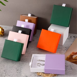Caja de papel de 24 Uds., caja de anillo cuadrada pequeña con esponja blanca, paquete de pendientes y collar, caja de cartón con cajón a granel, caja de regalo de boda