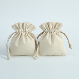 50 pièces sac à bijoux en toile de jute en coton petit sac à cordon en toile nature pour collier boucle d'oreille pochette pour bague cadeau de fête de Noël