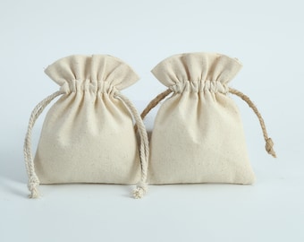 50 Bolsas de joyería de arpillera de algodón Bolsa pequeña de lona natural con cordón para collar Pendiente Anillo Bolsa Favor de boda Fiesta de Navidad Bolsa de regalo de dulces