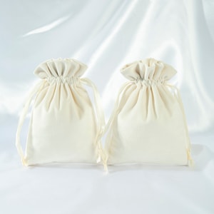 50 unidades de bolsa de veludo macio com cordão: bolsa de embalagem de joias chique Bege