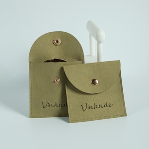 Bolsa de joias de microfibra 8x8cm com botão Bolsa de joias personalizada Logotipo em relevo personalizado Impressão Anel Colar Embalagem