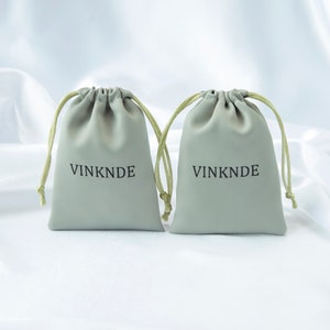 100 peças bolsa de embalagem de joias saco de cetim logotipo personalizado impresso saco de seda mancha verde para brincos colar broche pacote suprimentos atacado