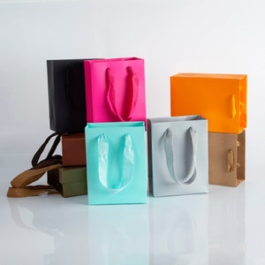 100 pz 12x6x16 cm NO LOGO Sacchetto di carta regalo Borsa di carta Kraft Sacchetti regalo di nozze sacchetti regalo, sacchetti regalo da damigella d'onore con manico