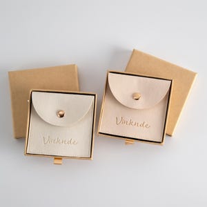 9x9x2.5cm brown Jewelry paper box with microfiber jewelry pouch with gold button set personalized logo jewelry packaging for jewelry