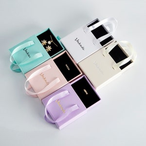 24 piezas de diferentes colores Caja de papel Cajón de joyería Caja de cartón Cinta Tote Logotipo personalizado Collar Pendientes Anillo Cajas de embalaje de joyería