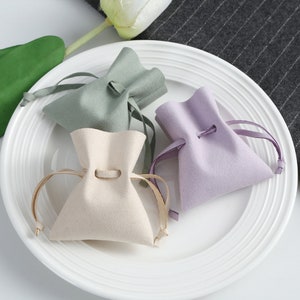 50 unidades de sacos envelope de microfibra rosa, bolsas para joias, embalagens personalizadas para joias, broches, bolsas pequenas e chiques para lembrancinhas de casamento