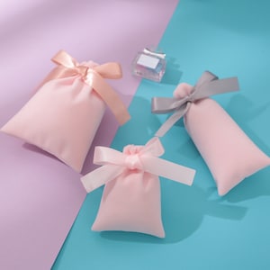 50 pièces pochette d'emballage de bijoux en velours rose épais avec sac en ruban petites pochettes sacs pour collier pochette pour boucles d'oreilles chic sacs de faveur de mariage