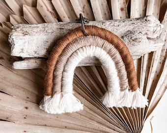 Llavero arcoíris de macramé Llavero de macramé Llavero de bolso bohemio Amuleto de bolso bohemio Regalo de maestro bohemio Llavero neutro Llavero de bolso de pañales