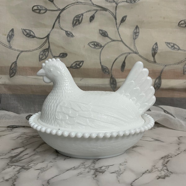 Vintage Indiana Milk Glass Hen On A Nest Covered Dish 7”x5”