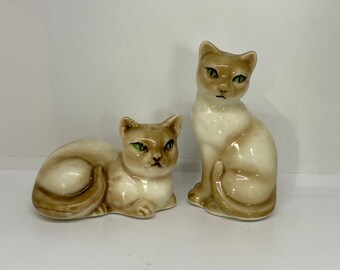 Vtg Mid Century Siamese Cat Mom & 6 Kittens Ashtray Green Eyes Kitsch kitschy 