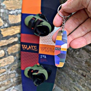 Porte-clés wakeboard personnalisés, nous pouvons réaliser n'importe quel modèle sur demande il suffit de compléter la personnalisation dans l'annonce image 7