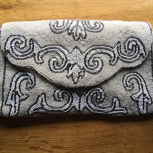 Beautiful vintage ladies beaded evening clutch bag.
