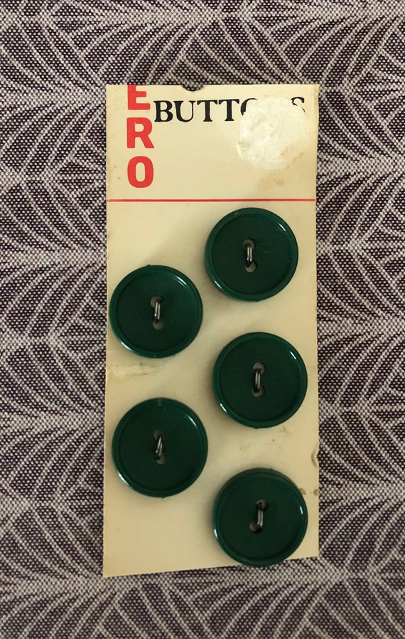 Beutron Off White 15mm Buttons on Original Card Beutron Off White 15mm Buttons on Original Card