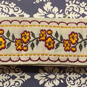 Vintage White Floral Ribbon - 1.25m.