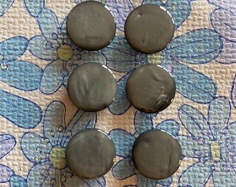 6 x Nouveaux boutons vintage à effet nacré gris. 14mm.