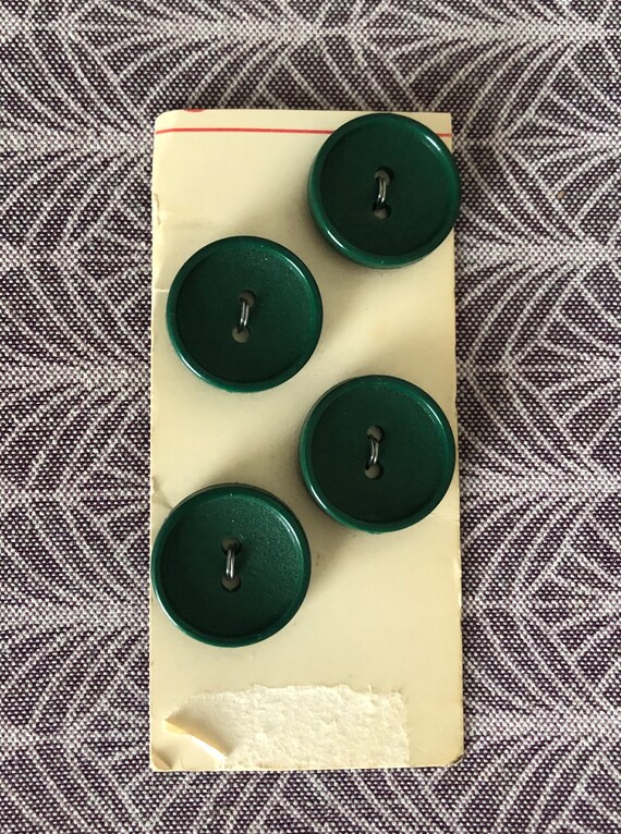 Beutron Off White 15mm Buttons on Original Card Beutron Off White 15mm Buttons on Original Card