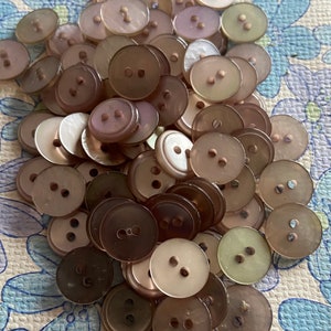 6 x Lilac Buttons. 13mm.