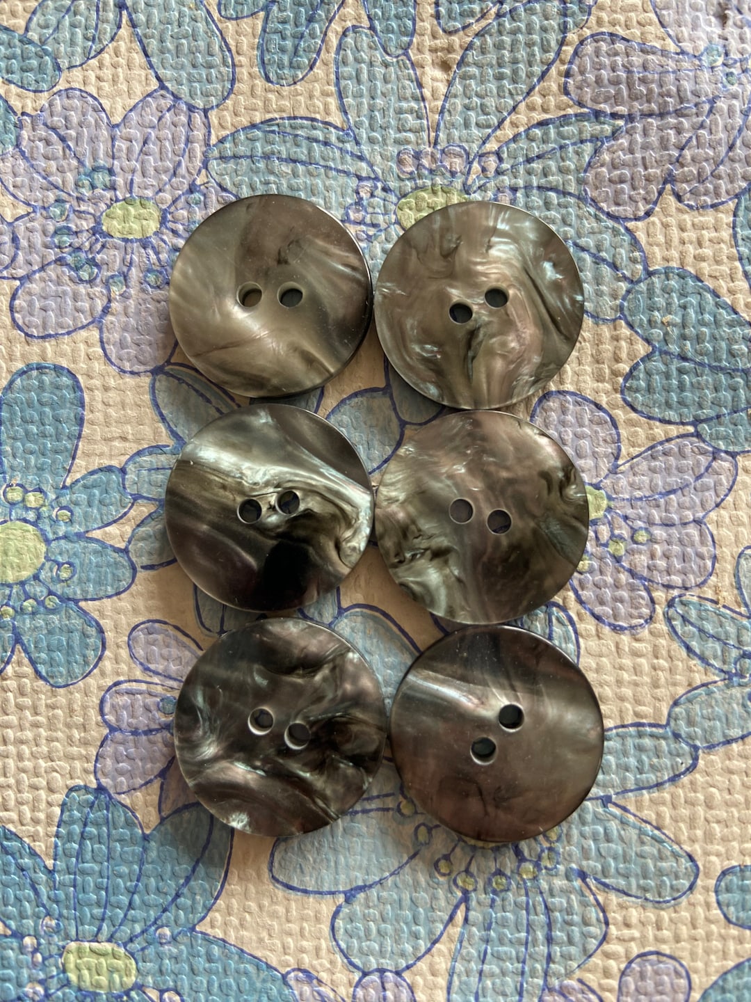 Lot De 14 Petits Boutons Vintage Argentés Acrylique Nacré - Diamètre 1,1 Cm - Réf. 4744 - Occasion