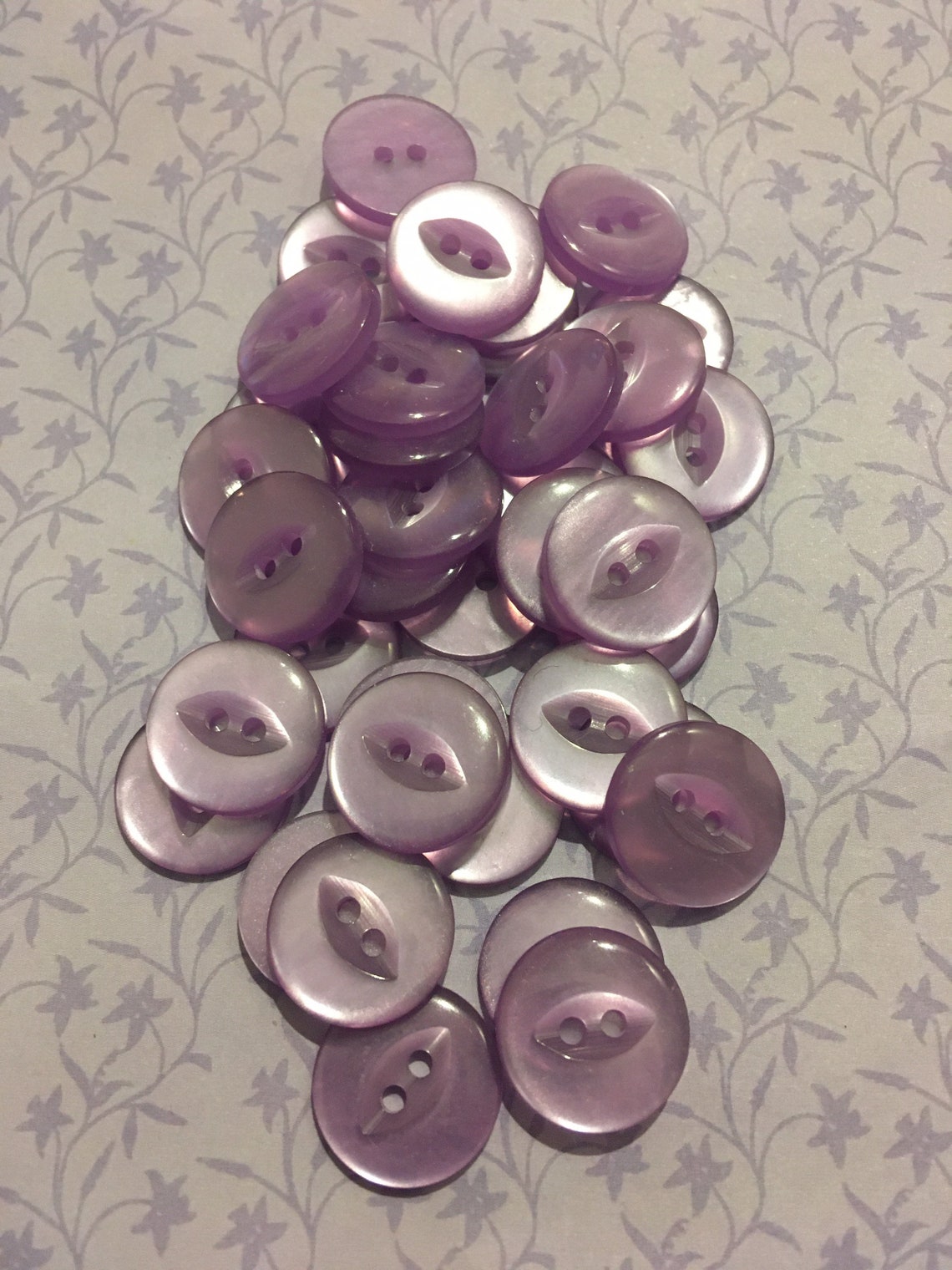 8 X Vintage Lilac Fish Eye Buttons. 17mm. Etsy
