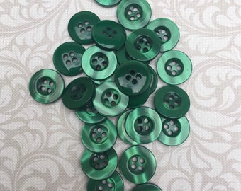 10 x boutons à quatre trous effet perle vert. 15 mm.